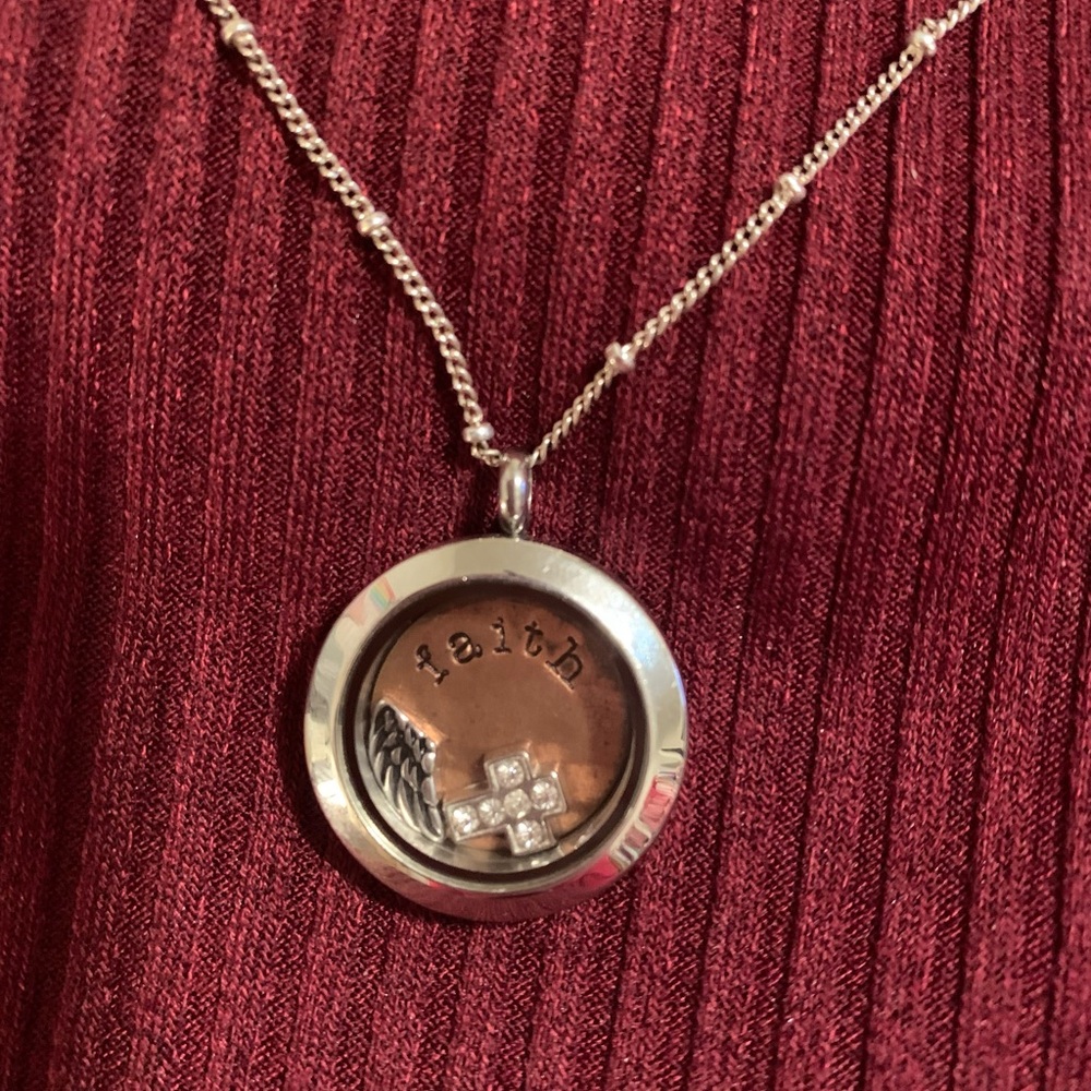 Origami Owl 🦉 Locket with Faith inspired Pendant w/ faith plate charms and chain - Picture 12 of 12